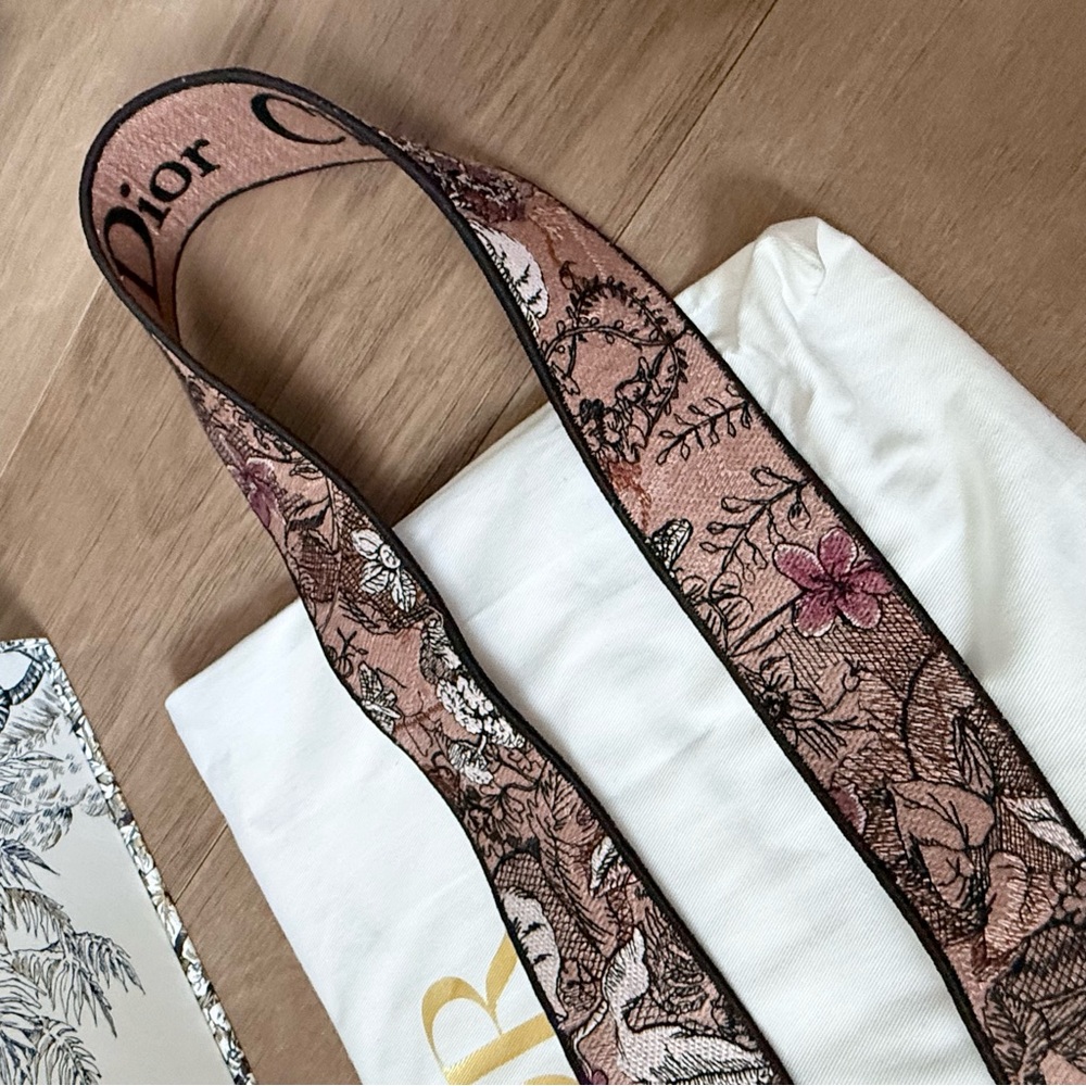 Dior Medium Lady D-Lite in Jardin Magique in Pink - Picture 14 of 16